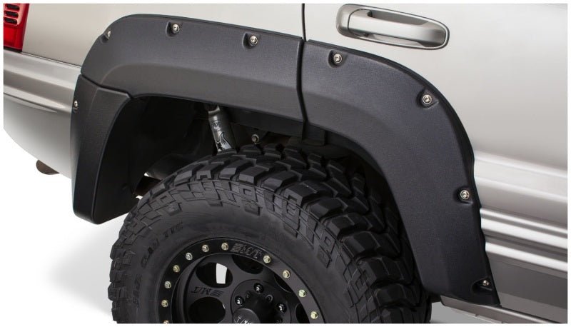 Bushwacker 99-04 Jeep Grand Cherokee Cutout Style Flares 4pc - Black - Crew Original
