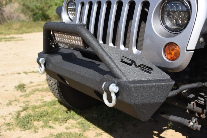 DV8 Offroad 07-18 Jeep Wrangler JK/JL FS-15 Steel Stubby Front Bumper w/ Fog Lights - Crew Original