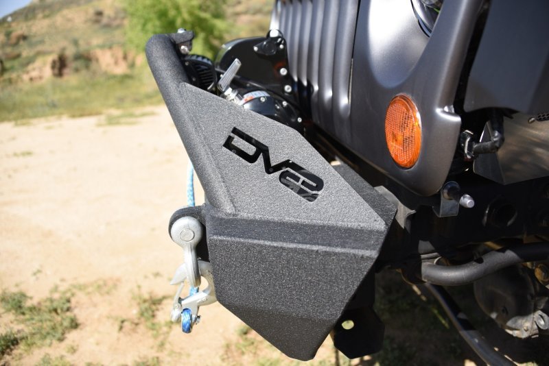 DV8 Offroad 07-18 Jeep Wrangler JK/JL FS-15 Steel Stubby Front Bumper w/ Fog Lights - Crew Original