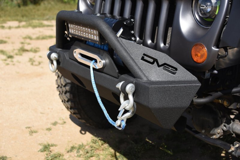 DV8 Offroad 07-18 Jeep Wrangler JK/JL FS-15 Steel Stubby Front Bumper w/ Fog Lights - Crew Original