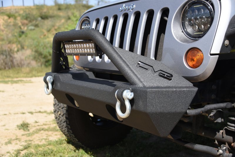 DV8 Offroad 07-18 Jeep Wrangler JK/JL FS-15 Steel Stubby Front Bumper w/ Fog Lights - Crew Original