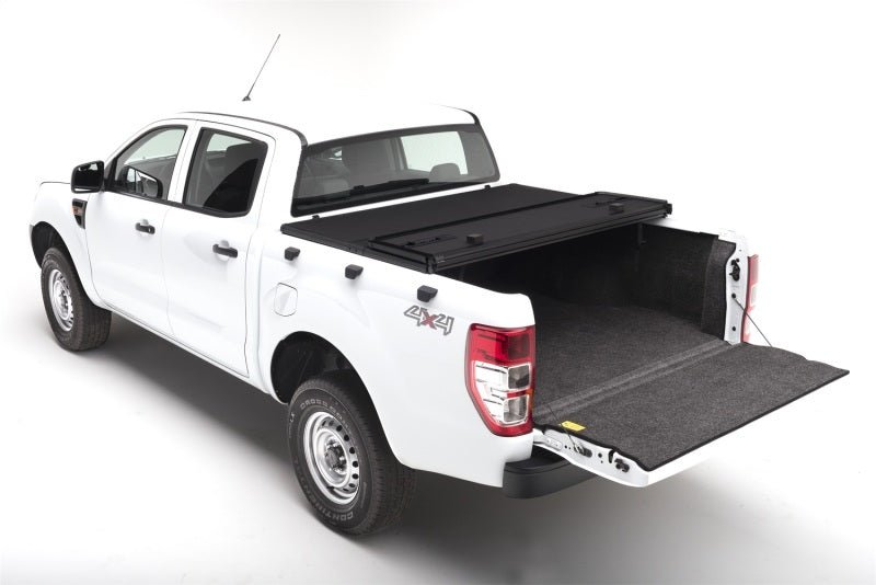 Extang 05-16 Nissan Frontier(5ft Bed) (w/ or w/o Track Sys) (5ft) Solid Fold 2.0 - Crew Original