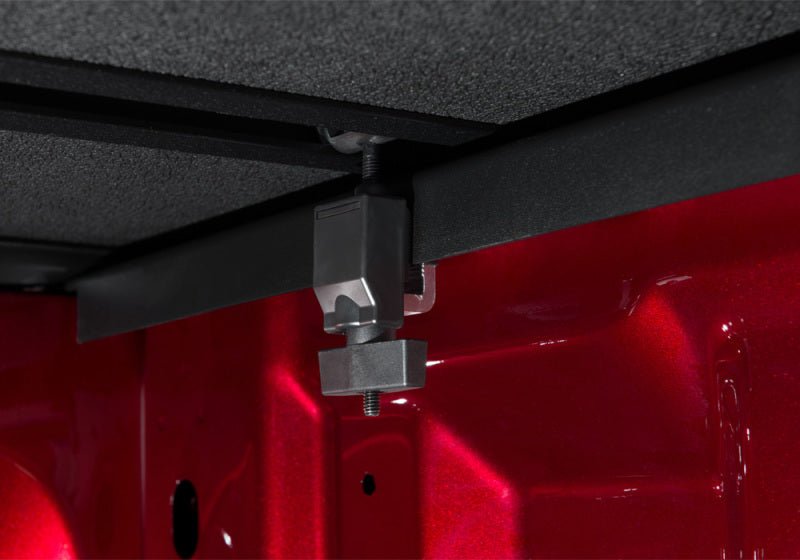 Extang 19-20 Dodge Ram (5 ft 7 in) with multifunction (split) tailgate Solid Fold 2.0 - Crew Original