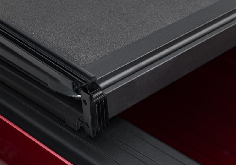 Extang 19-20 Dodge Ram (5 ft 7 in) with multifunction (split) tailgate Solid Fold 2.0 - Crew Original