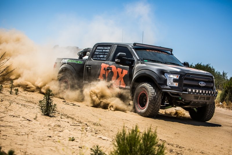 Fox 05-19 Ford F250/F350 2.0 Performance Series 11in Smooth Body IFP Rear Shock /5.5-7in lift - Crew Original