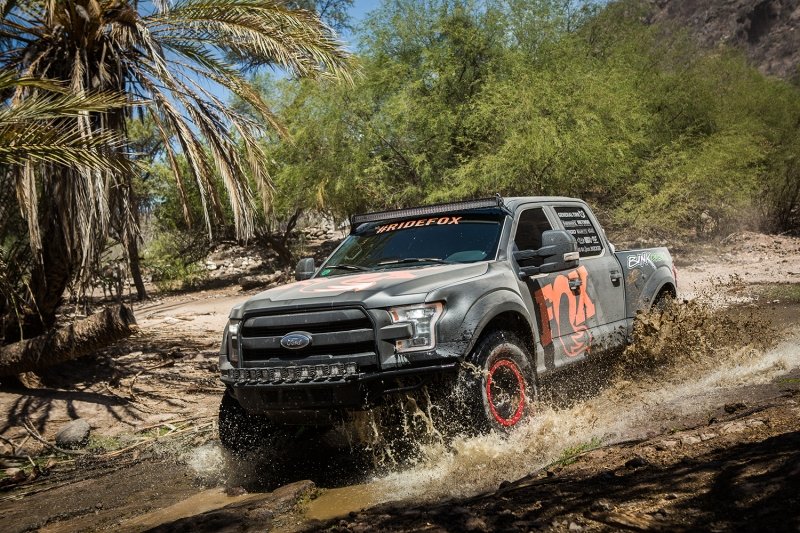 Fox 17-18 Ford F250 2.0 Perf Series Smooth Body Remote Res. Rear Shock - 4-6in Lift - Crew Original