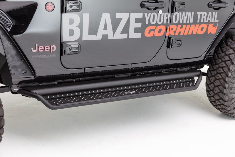 Go Rhino 14-19 Chevy 1500 LD (Classic) Dominator Extreme D1 SideSteps Complete Kit w/SideStep + Brkt - Crew Original