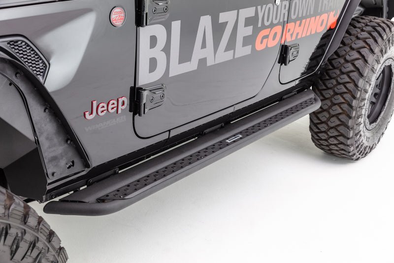 Go Rhino 18-20 Jeep Wrangler JLU Dominator Extreme DSS SideSteps Complete Kit w/SideStep + Brkts - Crew Original